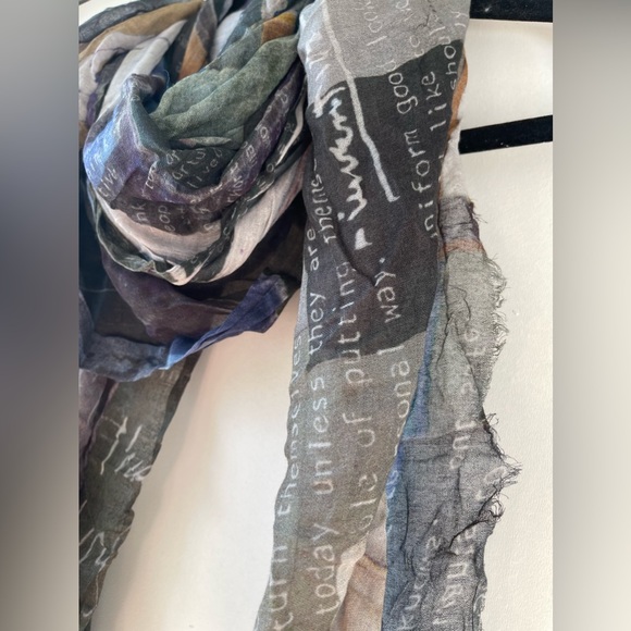 TILO Scarves Cashmere Modal Gentle Crinkle Cutie 😍 Perfect gift too! 🎁 - Picture 8 of 10